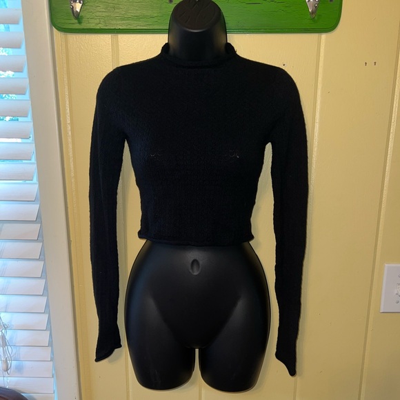 Wild Fable Black Long Sleeve Mock Neck Crop Top w Thumb Holes Size S - Picture 2 of 14